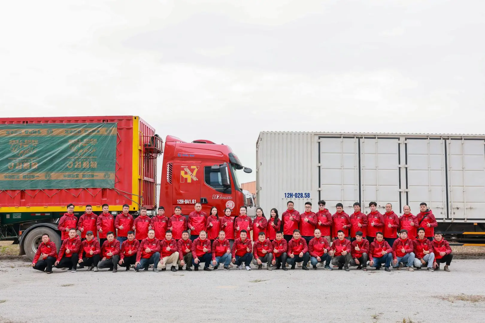 Đội xe đầu kéo container của BAP Logistics sẵn sàng vận chuyển hàng từ cửa khẩu đi các tỉnh