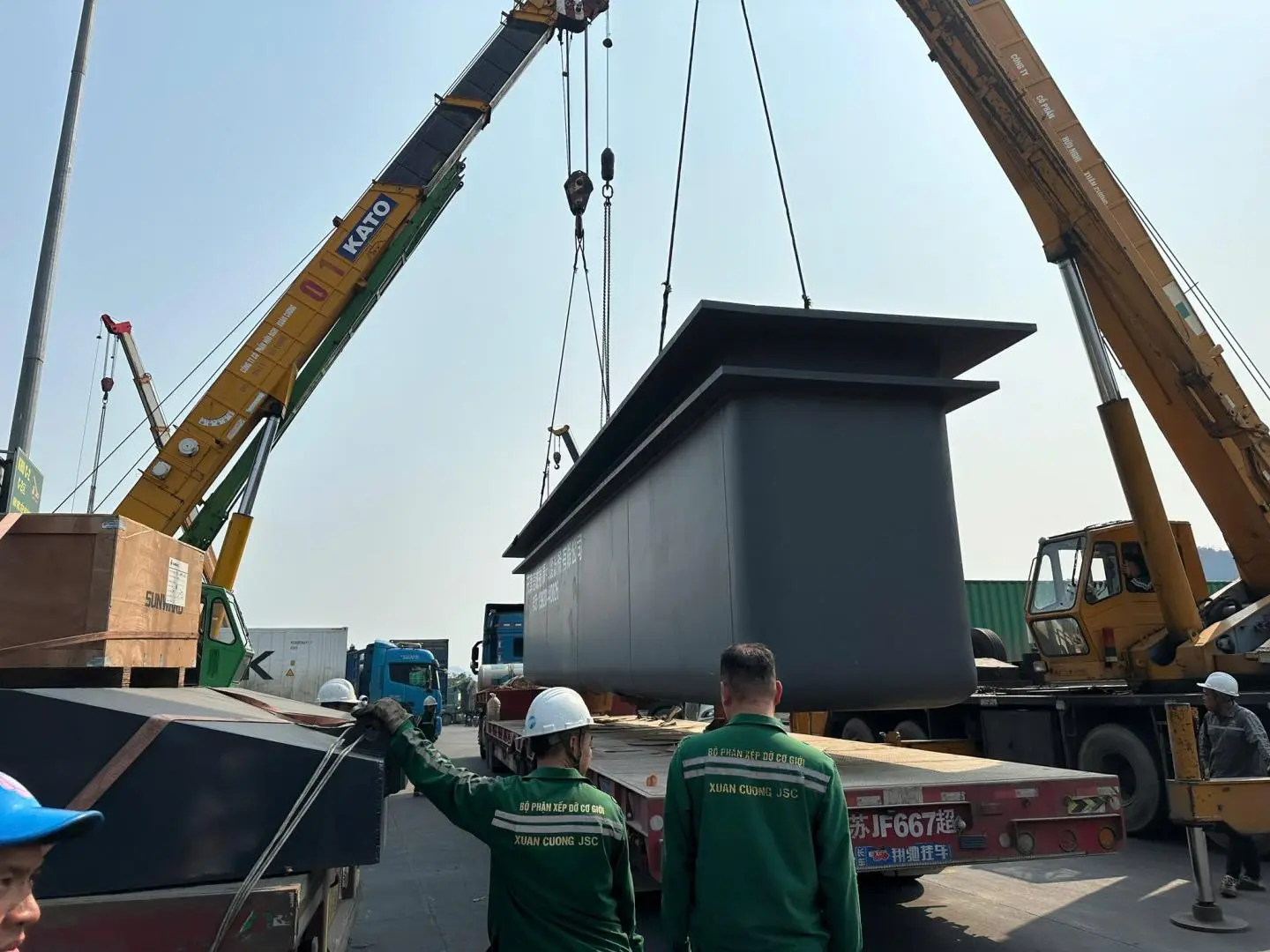 Quy trình làm thủ tục hải quan và sang tải hàng hóa an toàn