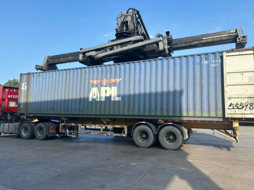 Chọn FCL hay LCL cho lô hàng trên 250kg